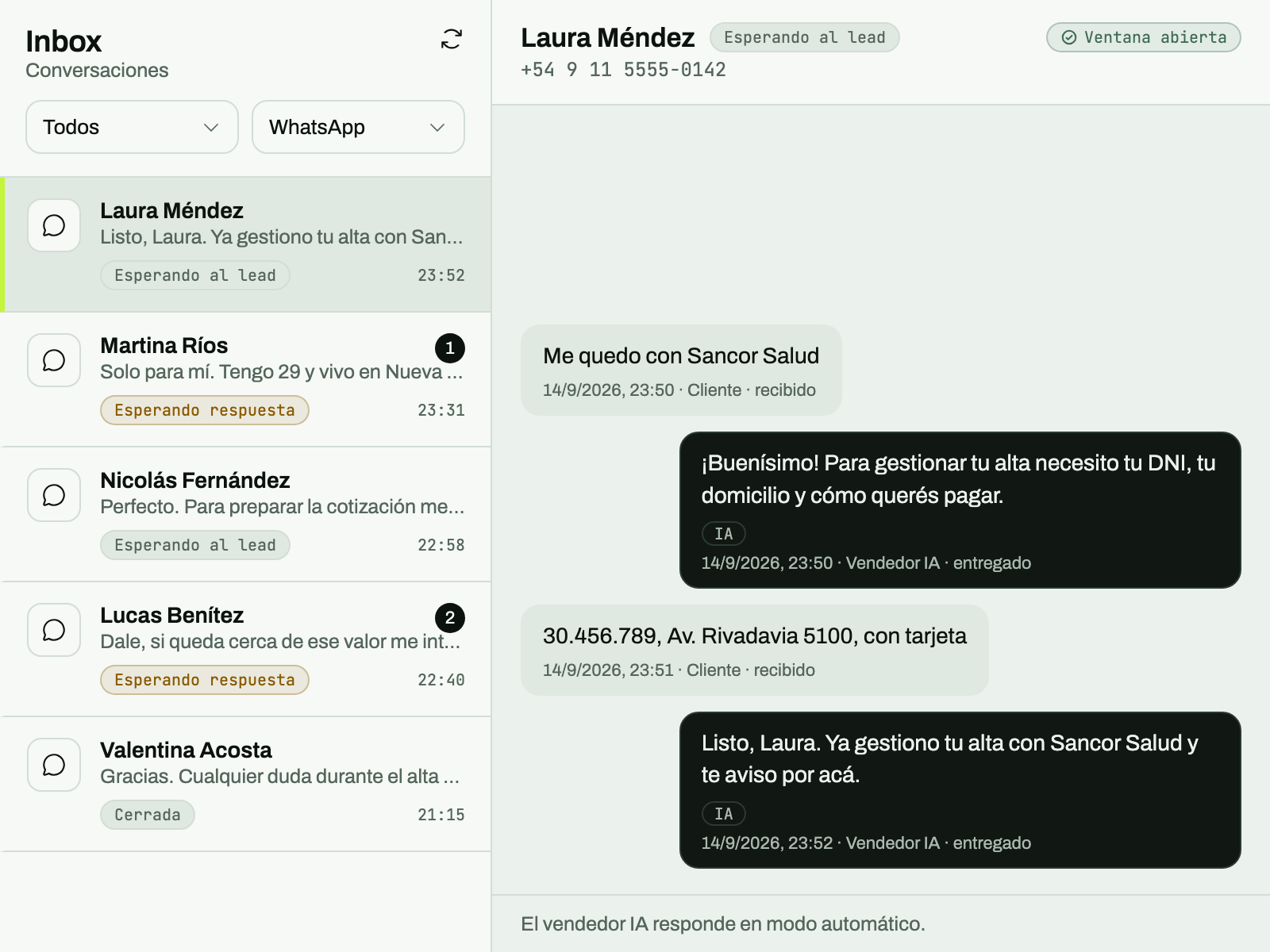 Bandeja de bende: lista de conversaciones con su estado y el chat de un lead con el vendedor IA